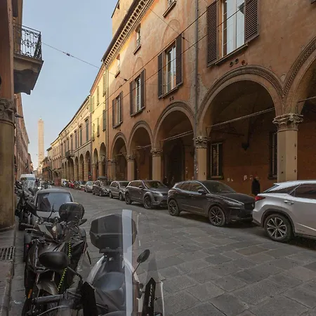 Heart Of Bologna: City Center Living Exterior photo